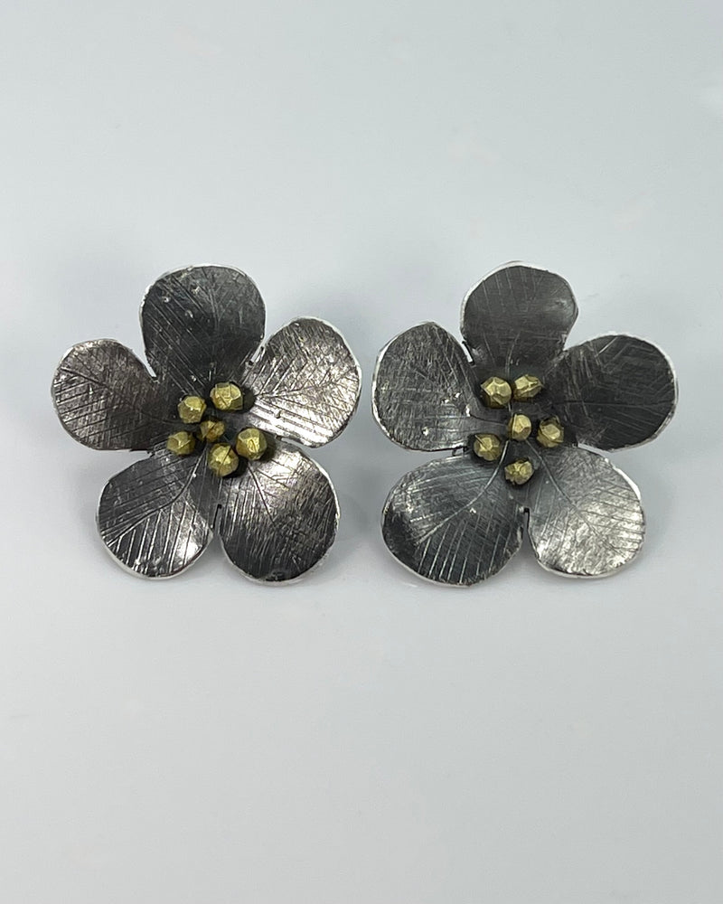 Himatsingka Rounded Daniel Flower Earrings
