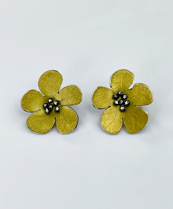 Himatsingka Daniel Flower Earrings