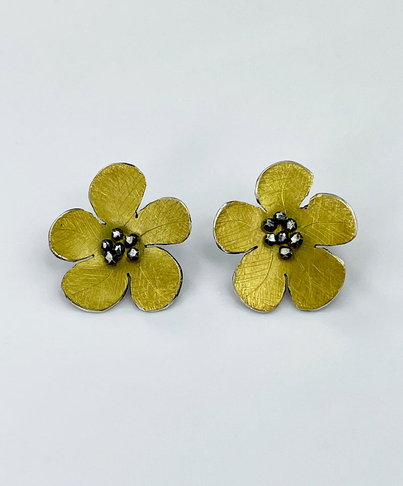 Himatsingka Daniel Flower Earrings