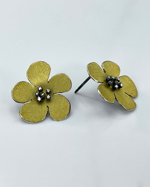 Himatsingka Daniel Flower Earrings