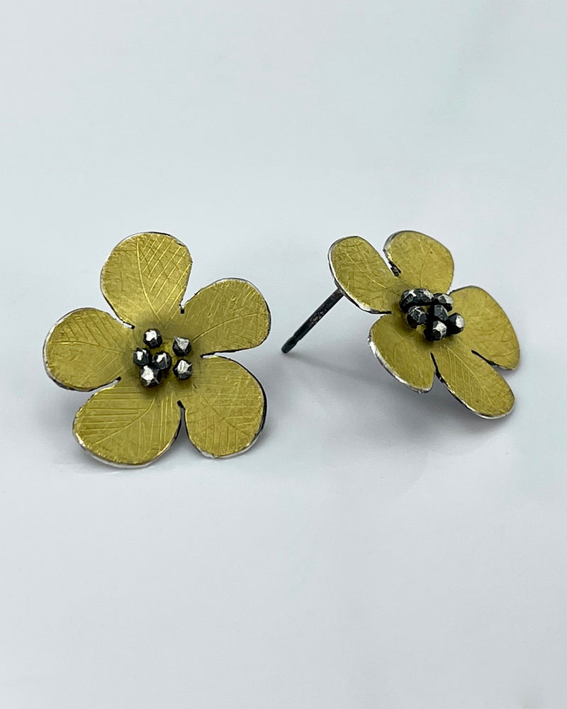 Himatsingka Daniel Flower Earrings